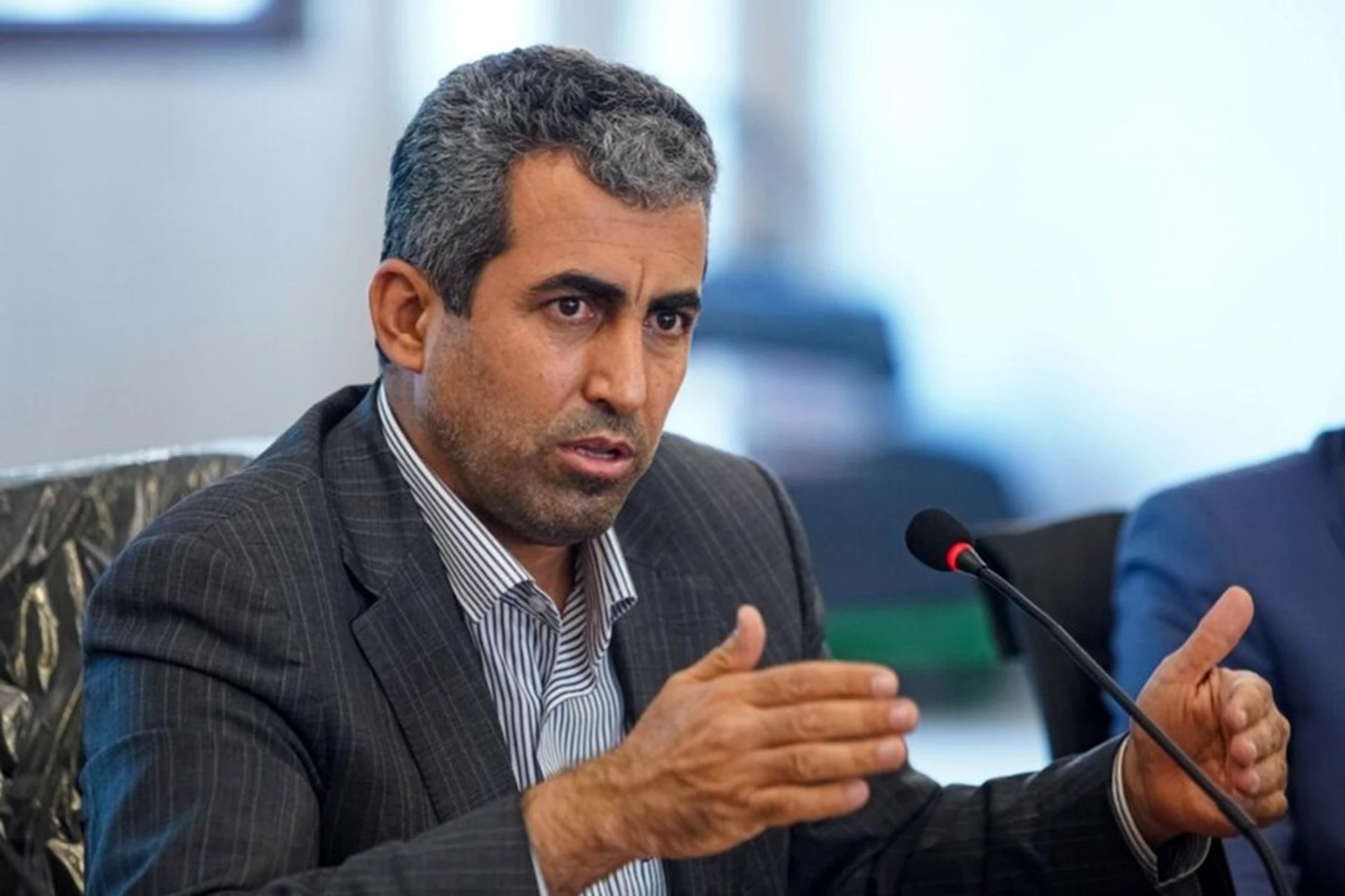 پورابراهیمی نشست فعالان بازار سرمایه با رئیس مجلس را تشریح کرد: بررسی مسائل آسیب رسان به بازار سرمایه/ نرخ مالیات بر تولید باید کاهش یابد