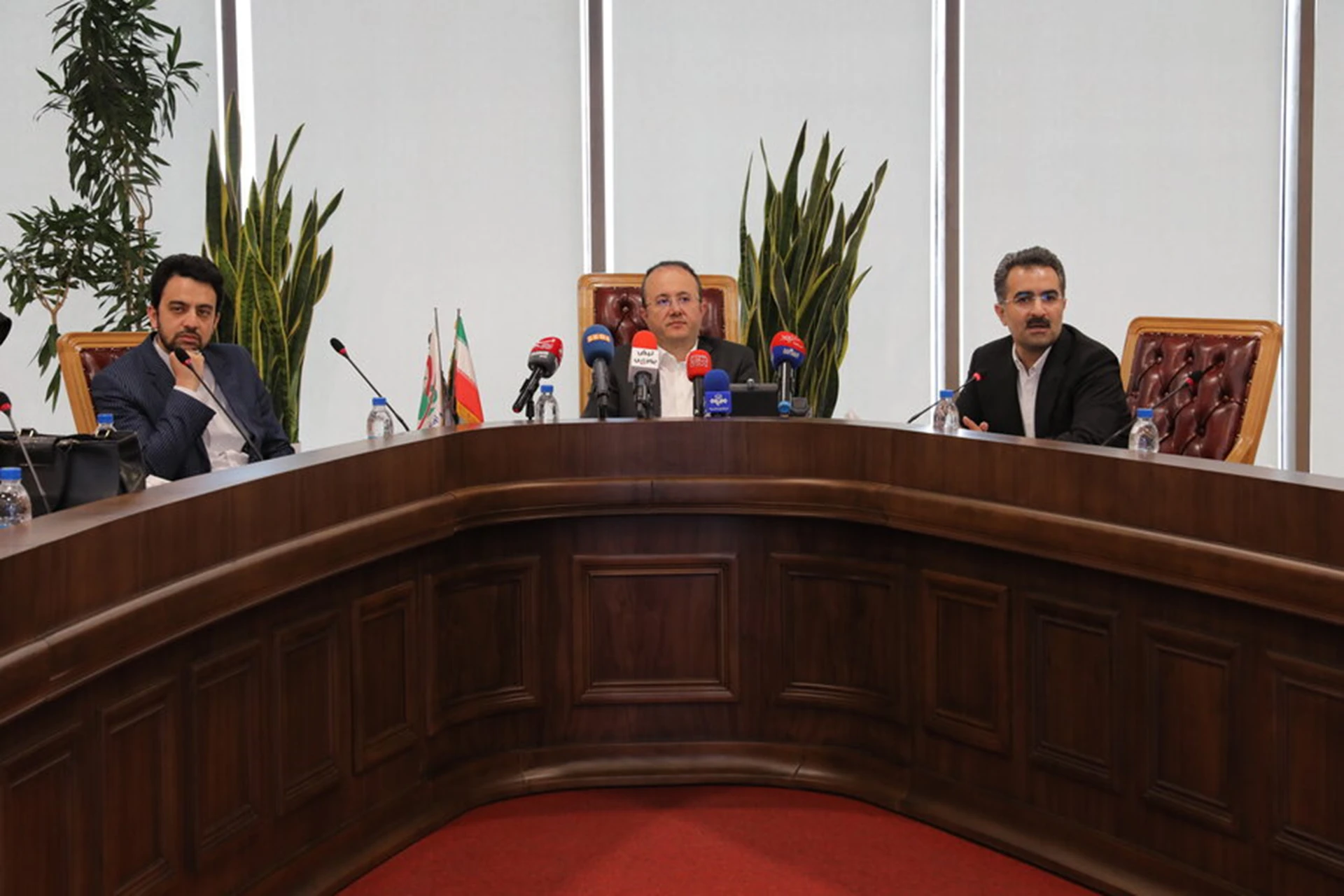 در نشست خبری «رخدادهای ۱۷ اردیبهشت سال ۱۴۰۲» تشریح شد: آخرین اقدامات سازمان بورس و اوراق بهادار برای شناسایی متخلفان/ انتشار اسامی در انتظار صدور رای نهایی مراجع قضایی