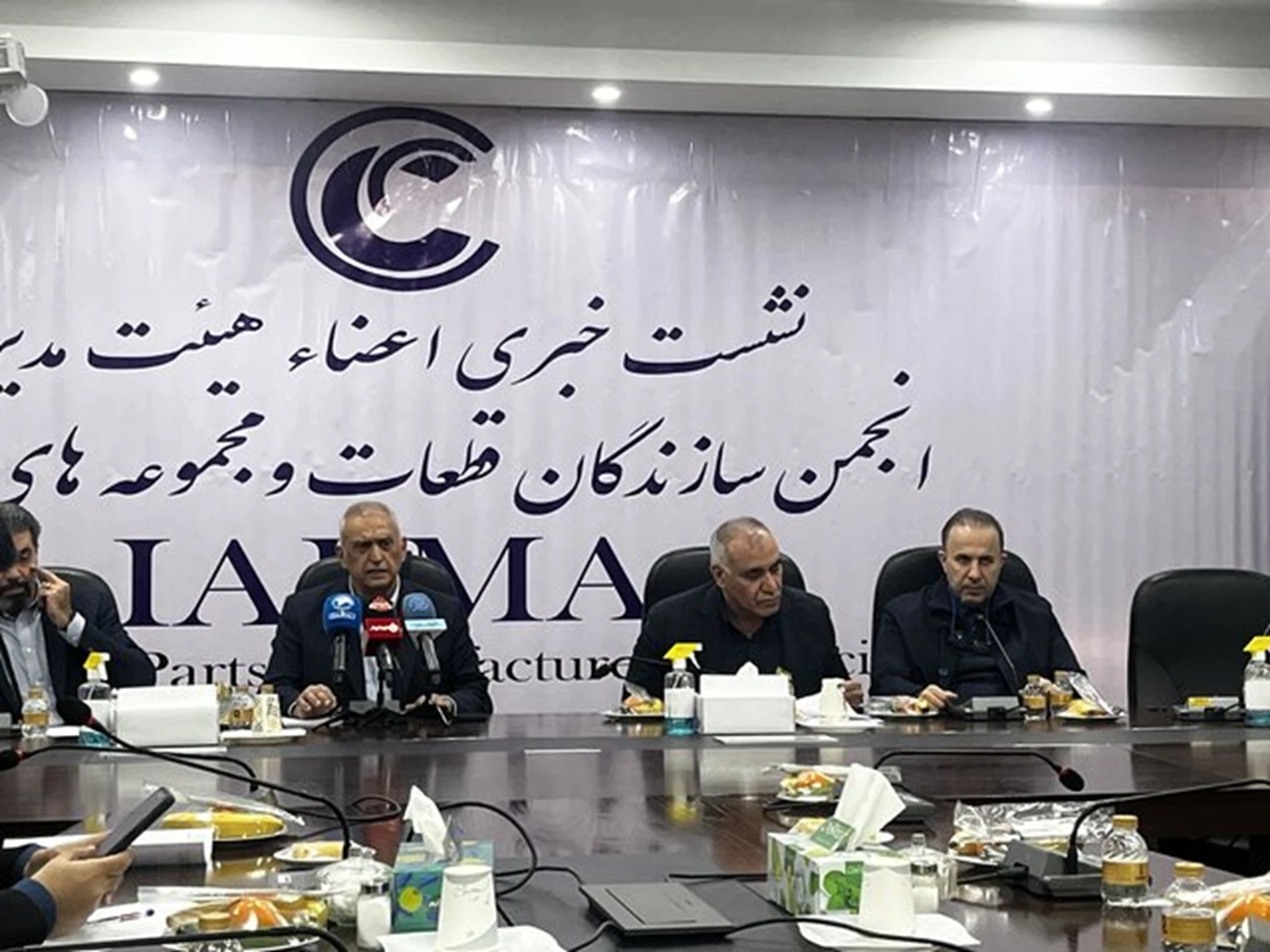 نامه قطعه‌سازان به رئیس جمهور منجر به تکان‌هایی شد؛ اما هنوز کافی نیست/ مصرف کنندگان متضرر دور باطل قیمت‌گذاری‌ها